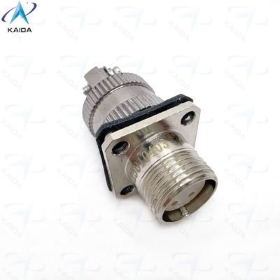 部品番号 Y8D-4ZKBL 直のクランプバックシェルを持つ容器 温度範囲 -55Cから125C 最高性能