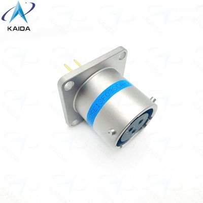 角フランジレセプタクル MIL-DTL-38999 シリーズ Ⅰ、工業用途向けに銅合金コンタクトを採用。MS27505E13F03SCA。PCBコンタクト付き角フランジレセプタクル